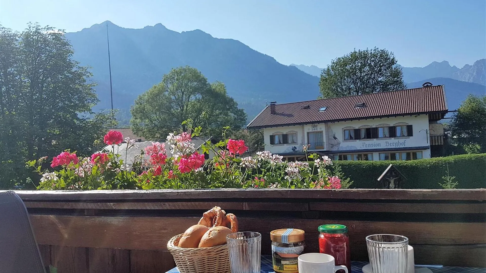 Ferienwohnungen Hanslbauer Krün Almanya
